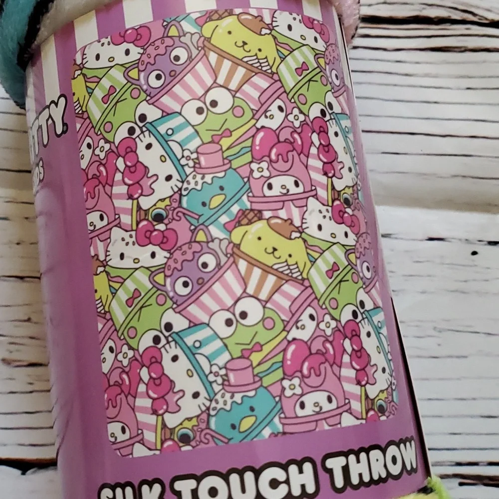 🆕️ ADORABLE HELLO KITTY AND FRIENDS THROW 🥰